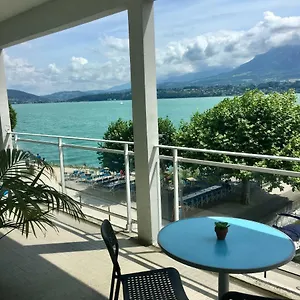 https://escapade-au-bord-du-lac-du-bourget.hotels-rhonealpes.com